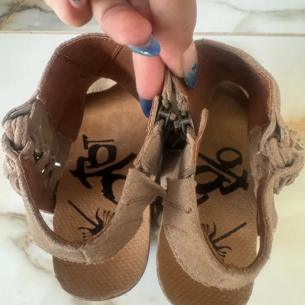 OTBT Women's Flower Child Comfort Shoe Heeled Sandals Slingback Size 7.5 Tassels